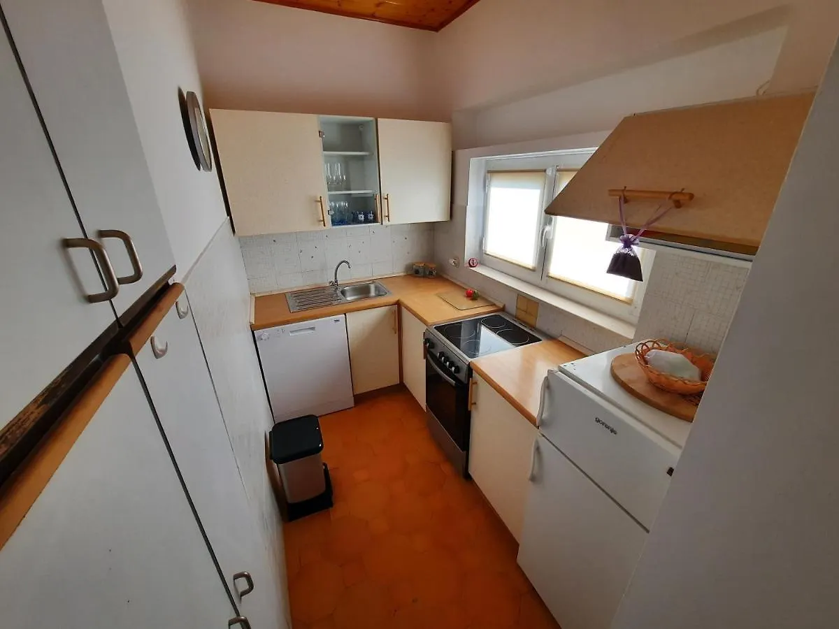 Apartment Maurel Lovran 0*,